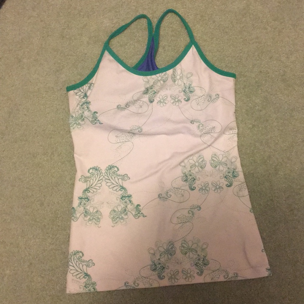 Lululemon workout top with built in bra
